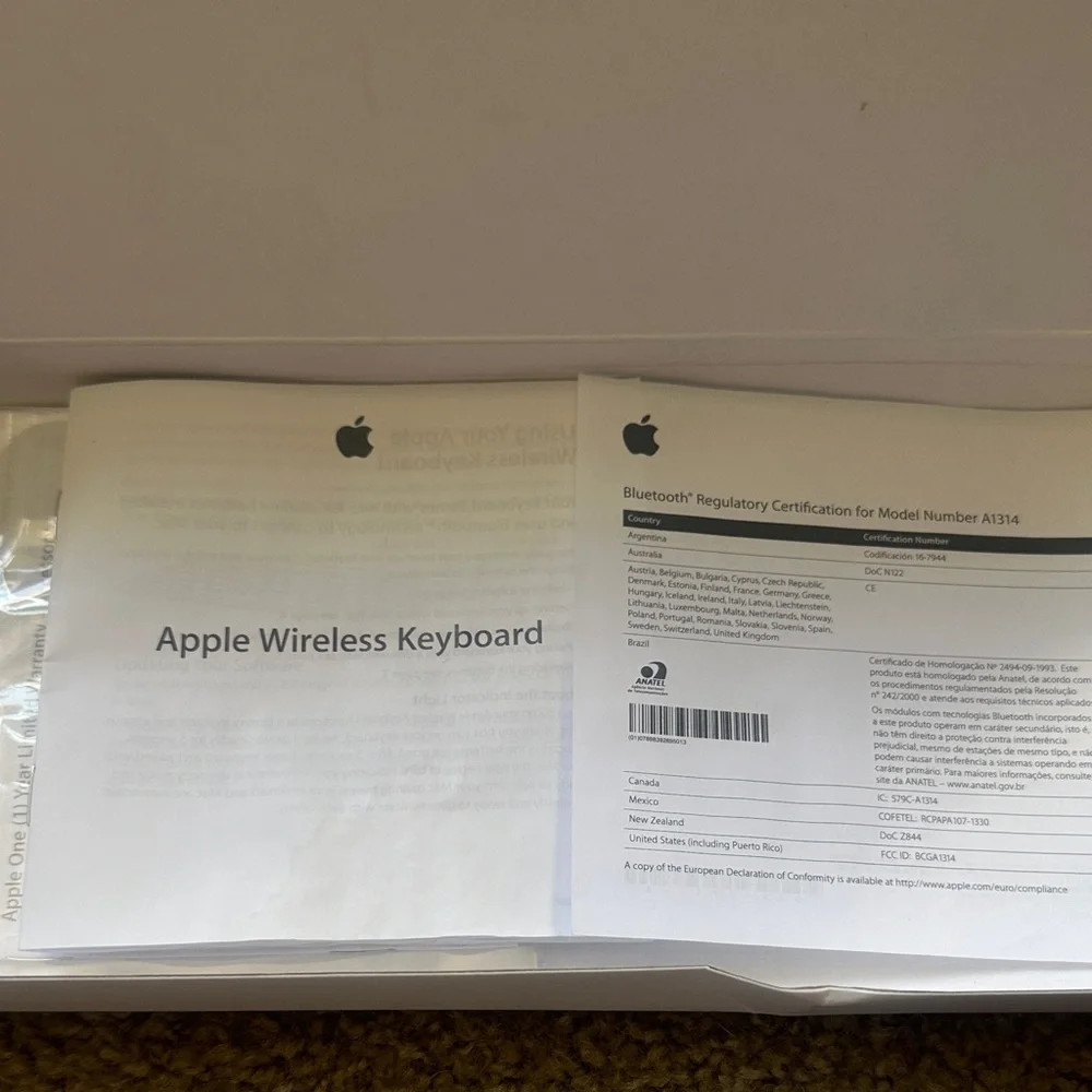 Apple Wireless White Keyboard